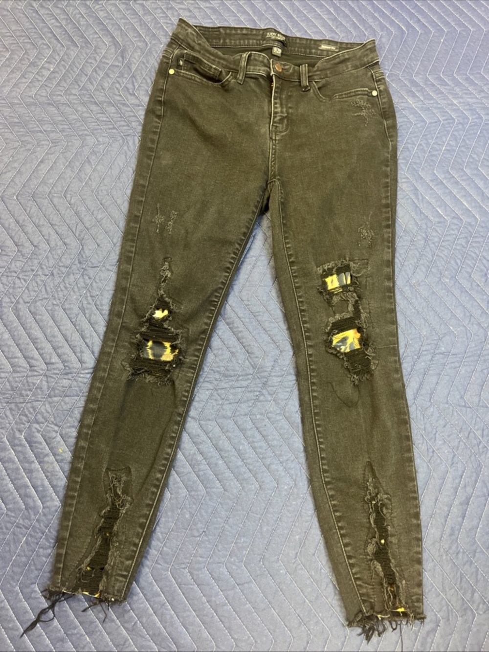 Judy Blue Black Destroyed Leopard Patch Mid-Rise Skinny Jeans size 9/29